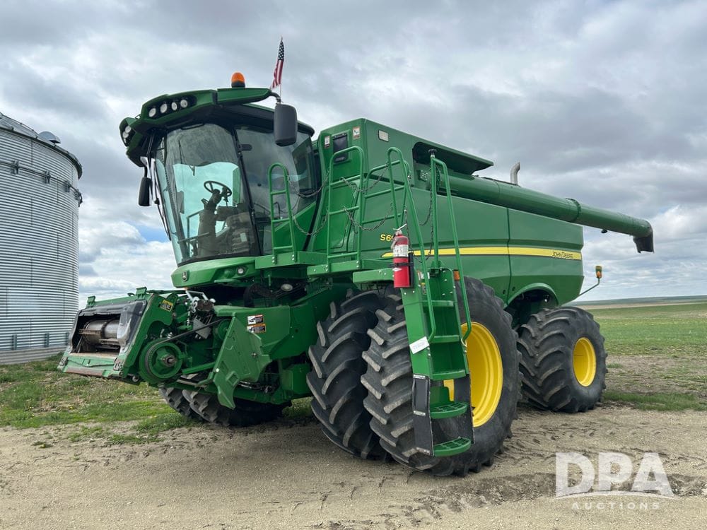 2014 John Deere S690 Equipment Image0