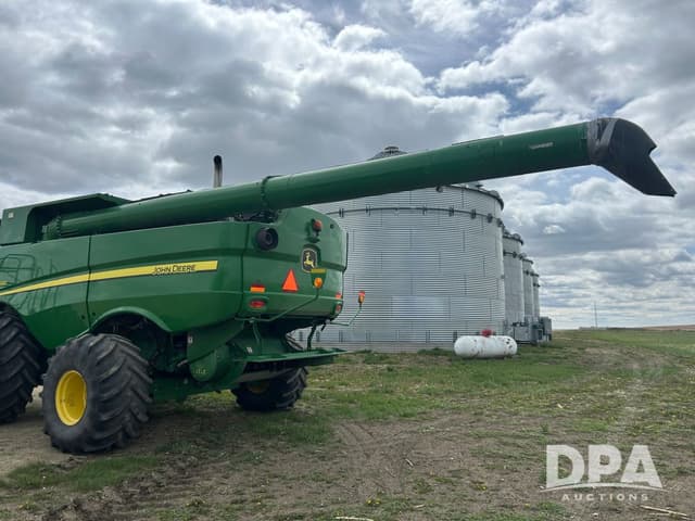 Image of John Deere S690 equipment image 4