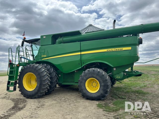 Image of John Deere S690 equipment image 3