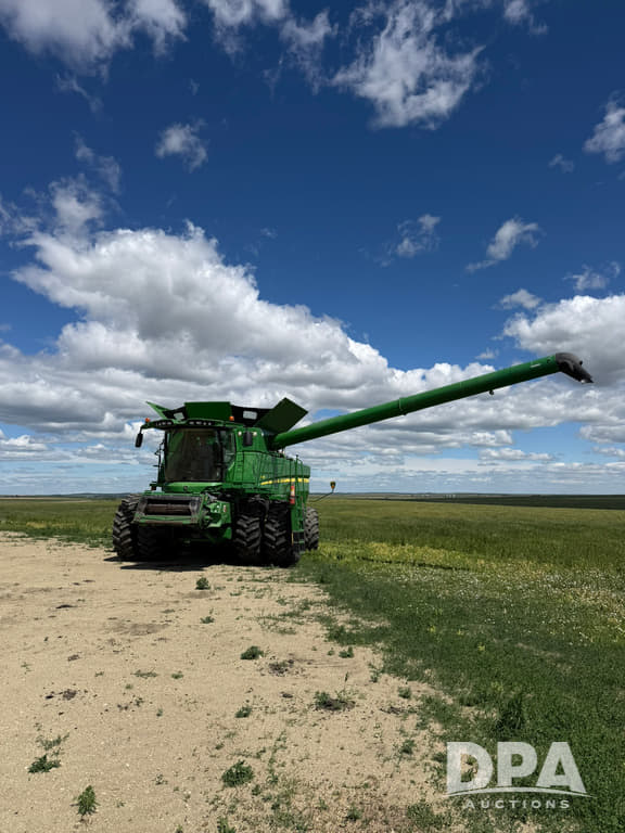 Image of John Deere S690 equipment image 3