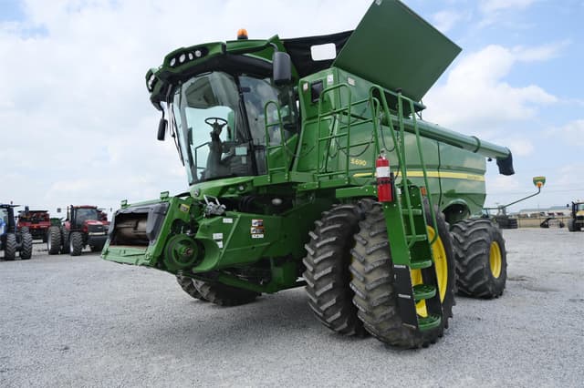 Image of John Deere S690 equipment image 2