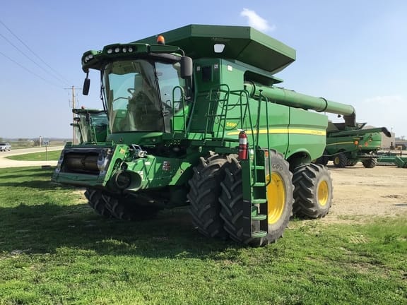 Main image John Deere S690