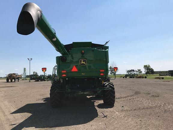 Image of John Deere S690 equipment image 3