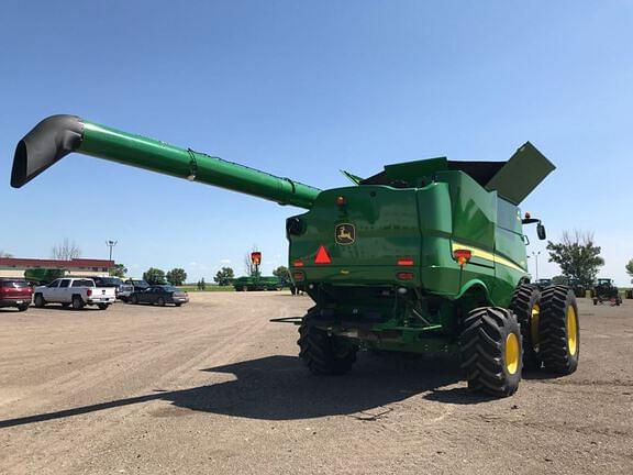 Image of John Deere S690 equipment image 4