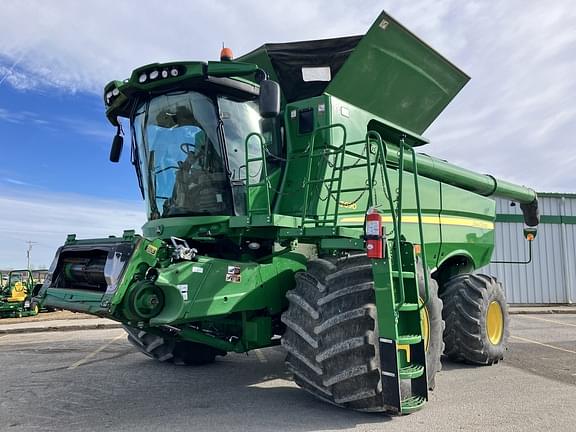 Image of John Deere S690 Primary image