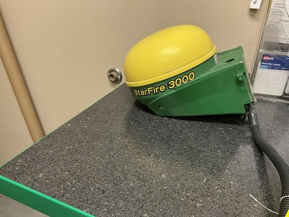 Image of John Deere StarFire 3000 equipment image 1