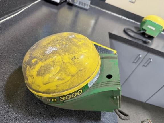 Image of John Deere StarFire 3000 Image 0