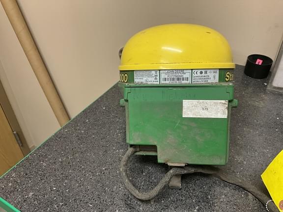 Image of John Deere StarFire 3000 equipment image 2