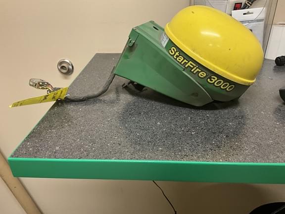 Image of John Deere StarFire 3000 equipment image 1