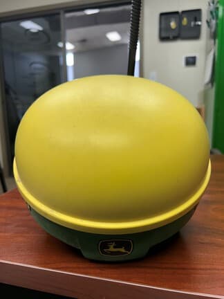 Image of John Deere StarFire 3000 equipment image 2