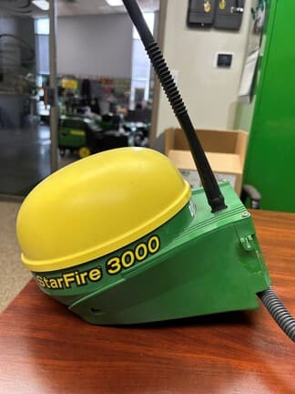 Image of John Deere StarFire 3000 equipment image 1