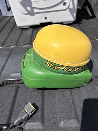 Image of John Deere StarFire 3000 equipment image 1