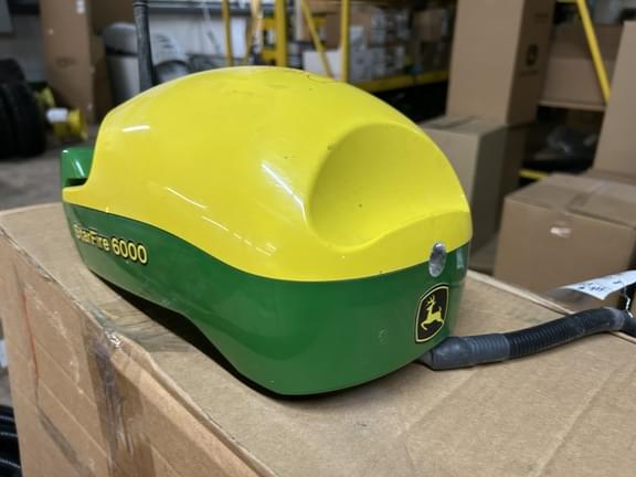 Image of John Deere StarFire 6000 equipment image 4