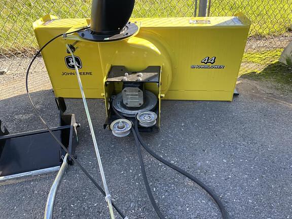 Image of John Deere 44" Snowblower equipment image 1