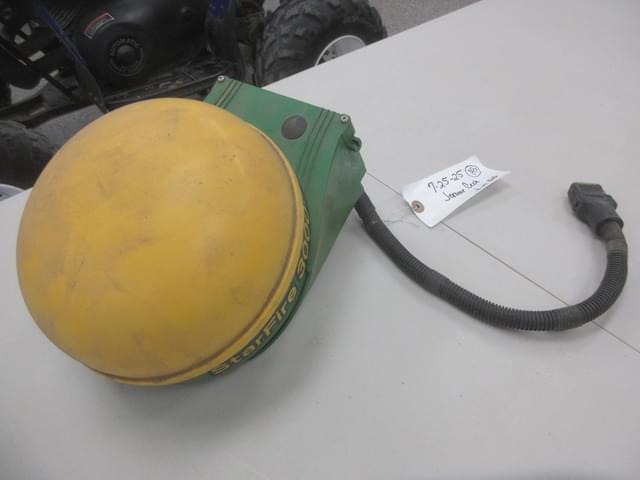 Image of John Deere StarFire 3000 equipment image 4