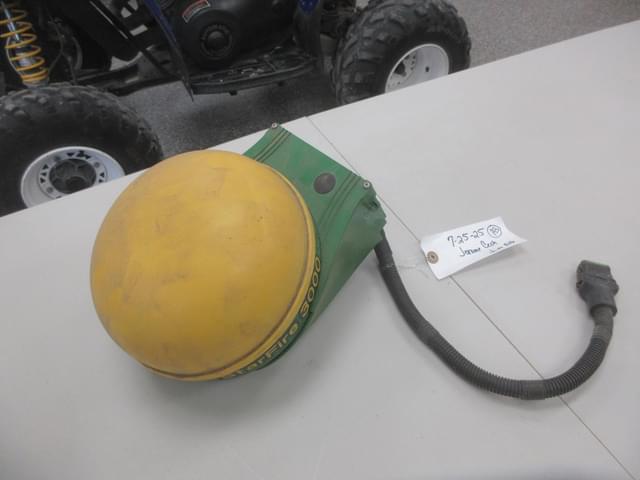 Image of John Deere StarFire 3000 equipment image 2
