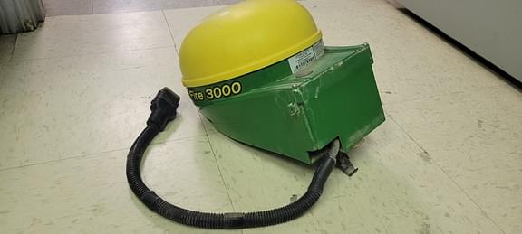 Image of John Deere StarFire 3000 equipment image 2