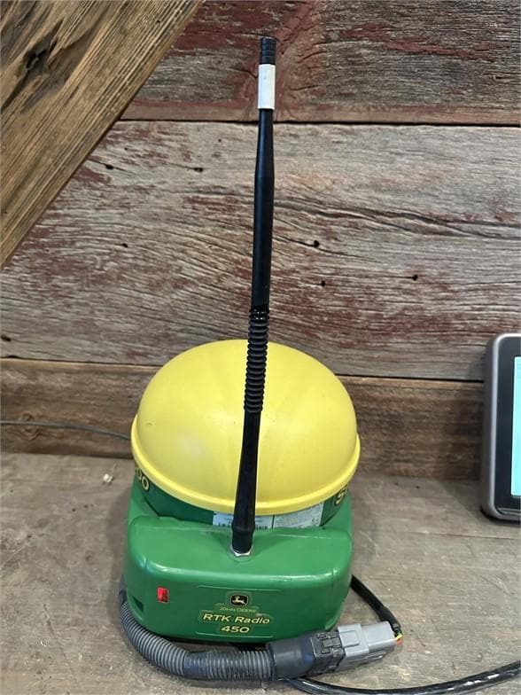 Image of John Deere StarFire 3000 equipment image 3