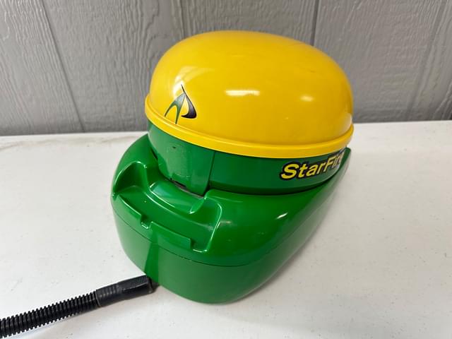 Image of John Deere StarFire 3000 equipment image 2