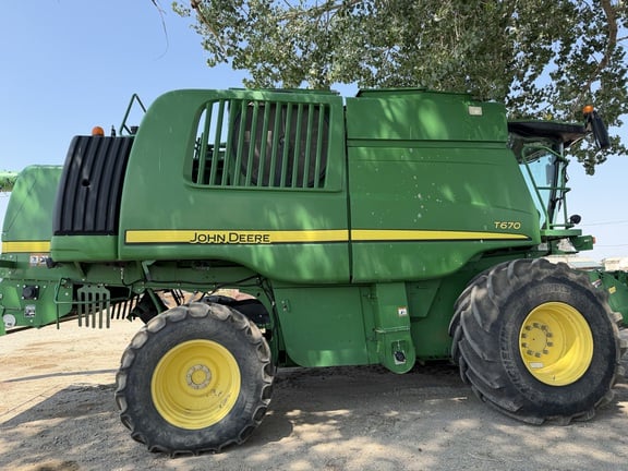 2014 John Deere T670 Equipment Image0