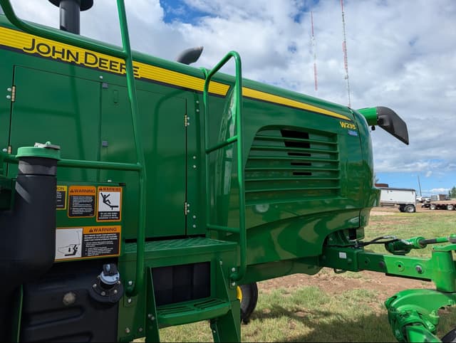 Image of John Deere W235 equipment image 3