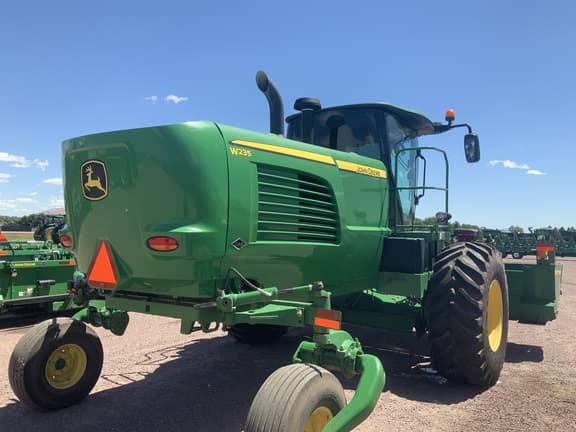 Image of John Deere W235 equipment image 3