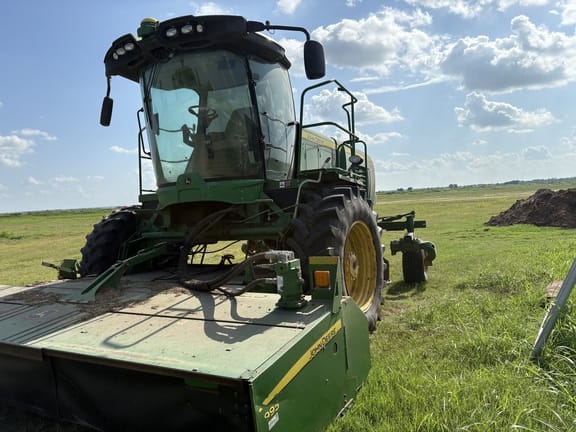 2014 John Deere W235 Equipment Image0