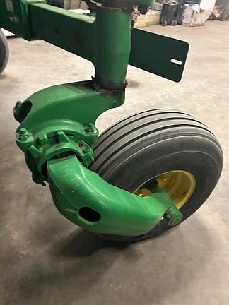 Image of John Deere W235 equipment image 3