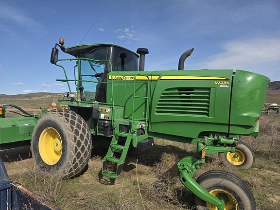 Image of John Deere W235 equipment image 1