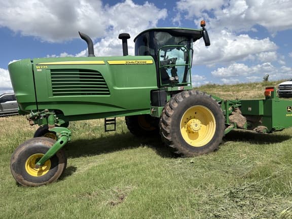 Image of John Deere W235 equipment image 4