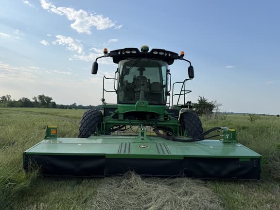 Image of John Deere W235 equipment image 1
