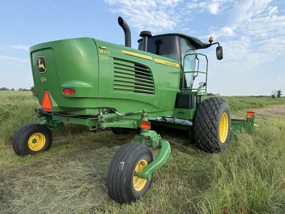 Image of John Deere W235 equipment image 2