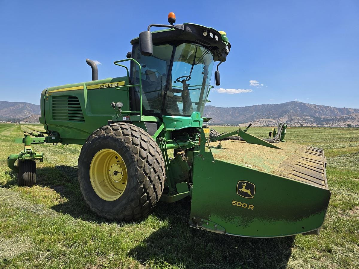2014 John Deere W235 Equipment Image0
