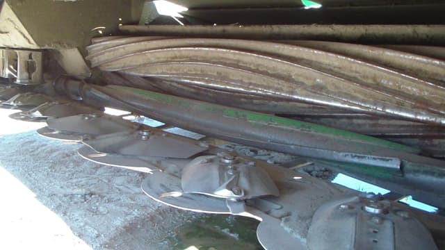 Image of John Deere W235R equipment image 3