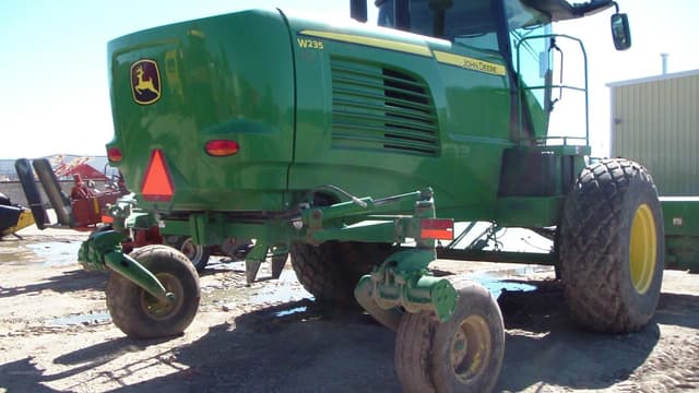 Image of John Deere W235R equipment image 4