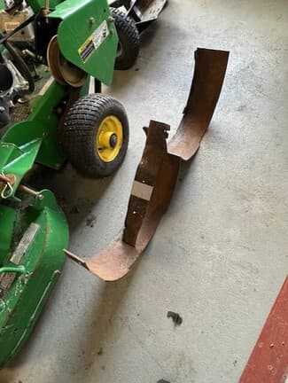 Image of John Deere WG32A equipment image 4
