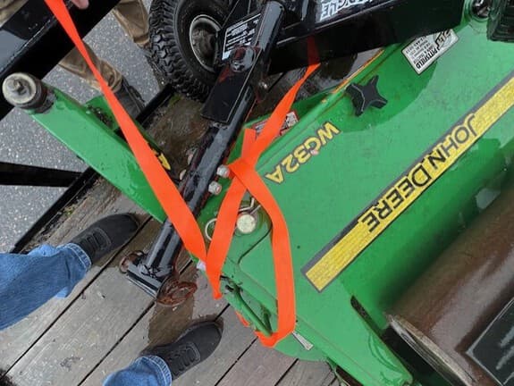 Image of John Deere WG32A equipment image 1
