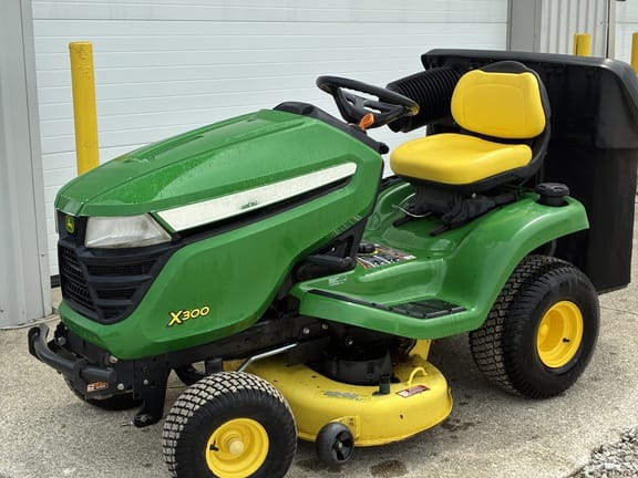 2014 John Deere X300 Equipment Image0