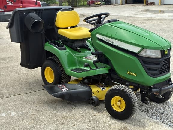 Image of John Deere X300 equipment image 3