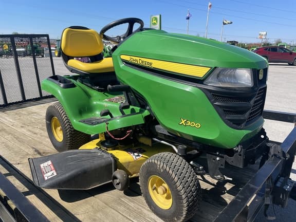 Image of John Deere X300 Image 0