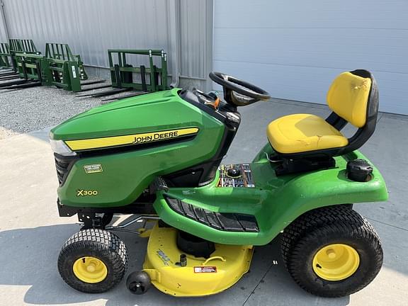 Image of John Deere X300 equipment image 3