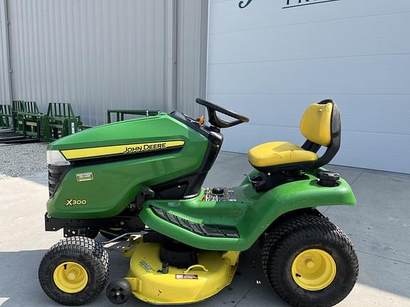 Image of John Deere X300 equipment image 4