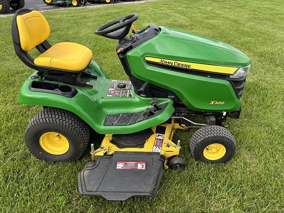 Image of John Deere X300 equipment image 3