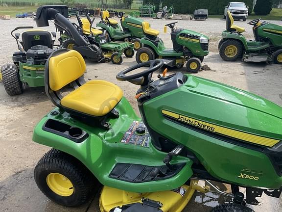 Image of John Deere X300 equipment image 4