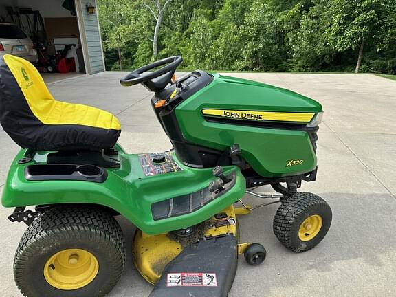 Image of John Deere X300 equipment image 1