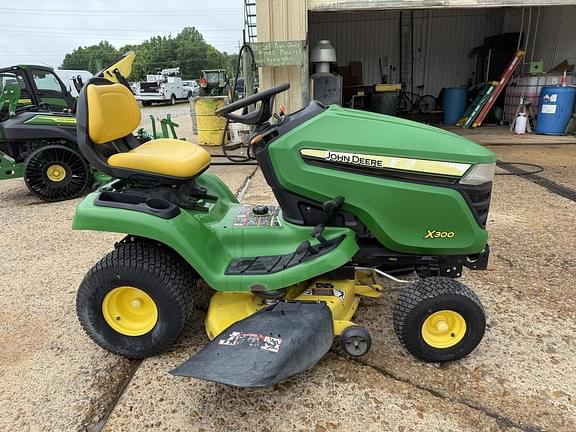 Image of John Deere X300 equipment image 4