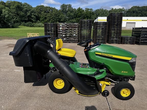 Image of John Deere X300 equipment image 3