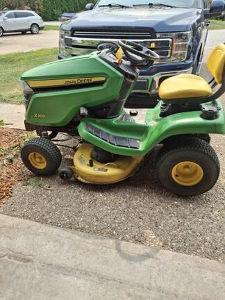 2014 John Deere X300 Equipment Image0