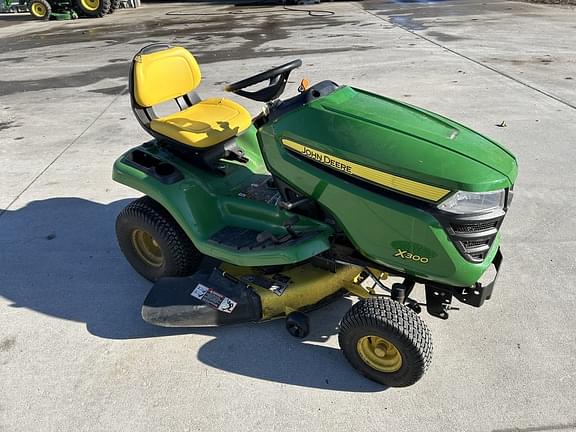 Image of John Deere X300 equipment image 3