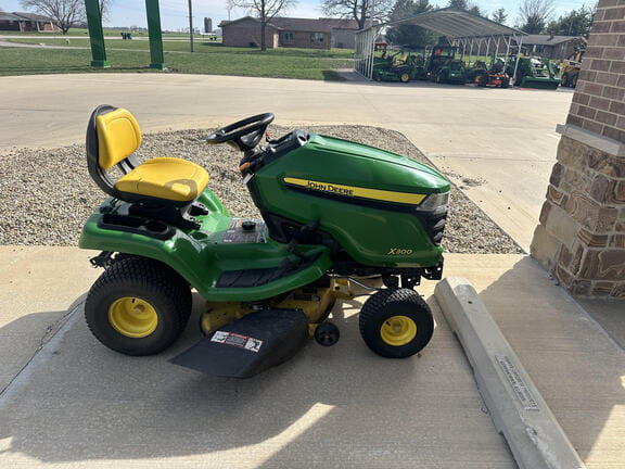 2014 John Deere X300 Equipment Image0